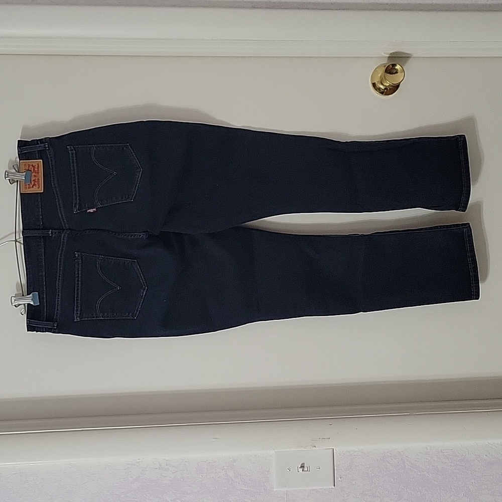 Levi classic mid rise skinny size 12